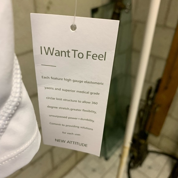 Crop Top for Women - Sleeveless Sports Tank Top - Picture 2 of 6